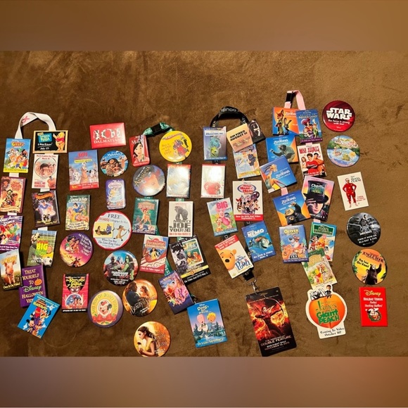 Pins/lanyards/ect - Picture 7 of 9